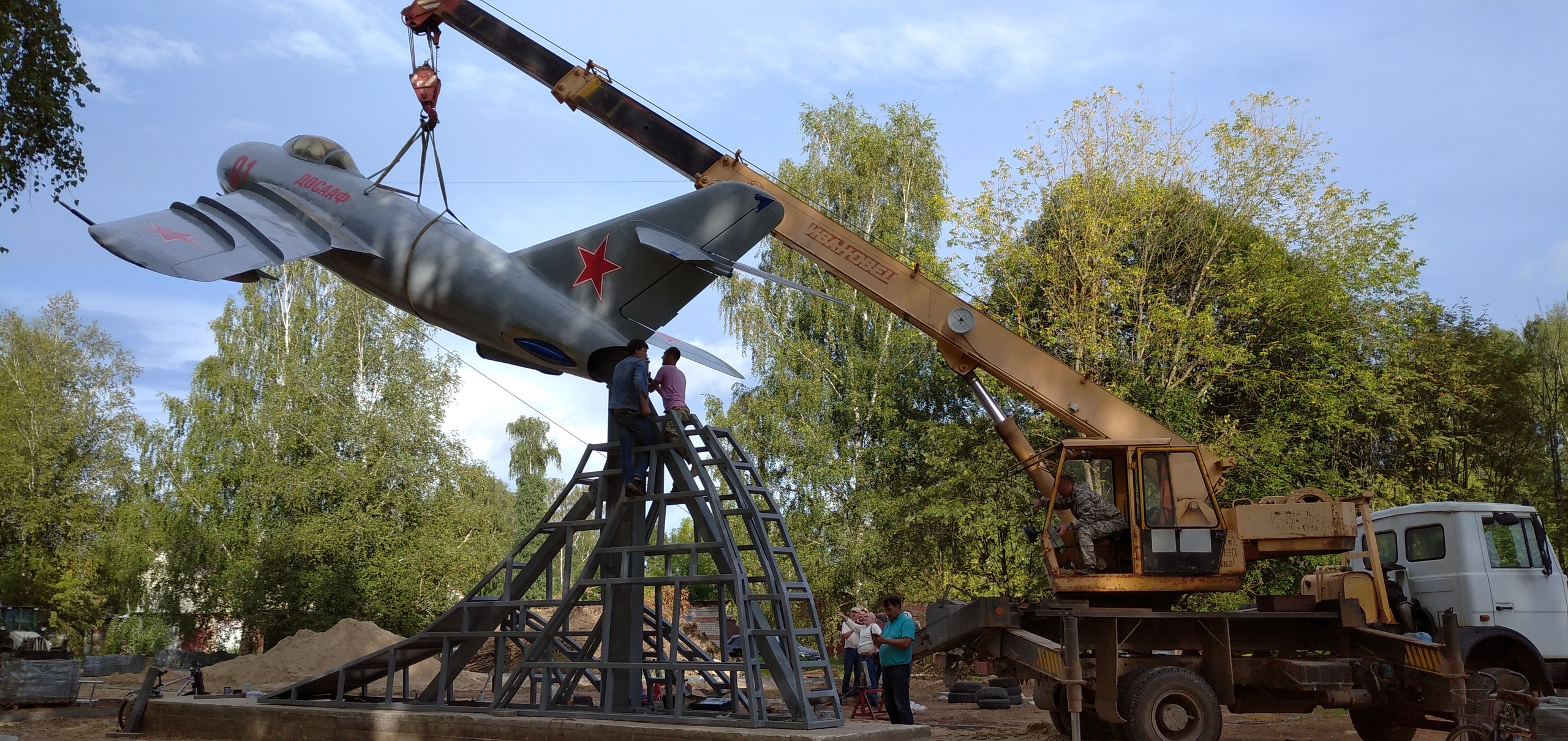 Установка МиГ-17 в "сквере им. Гагарина"