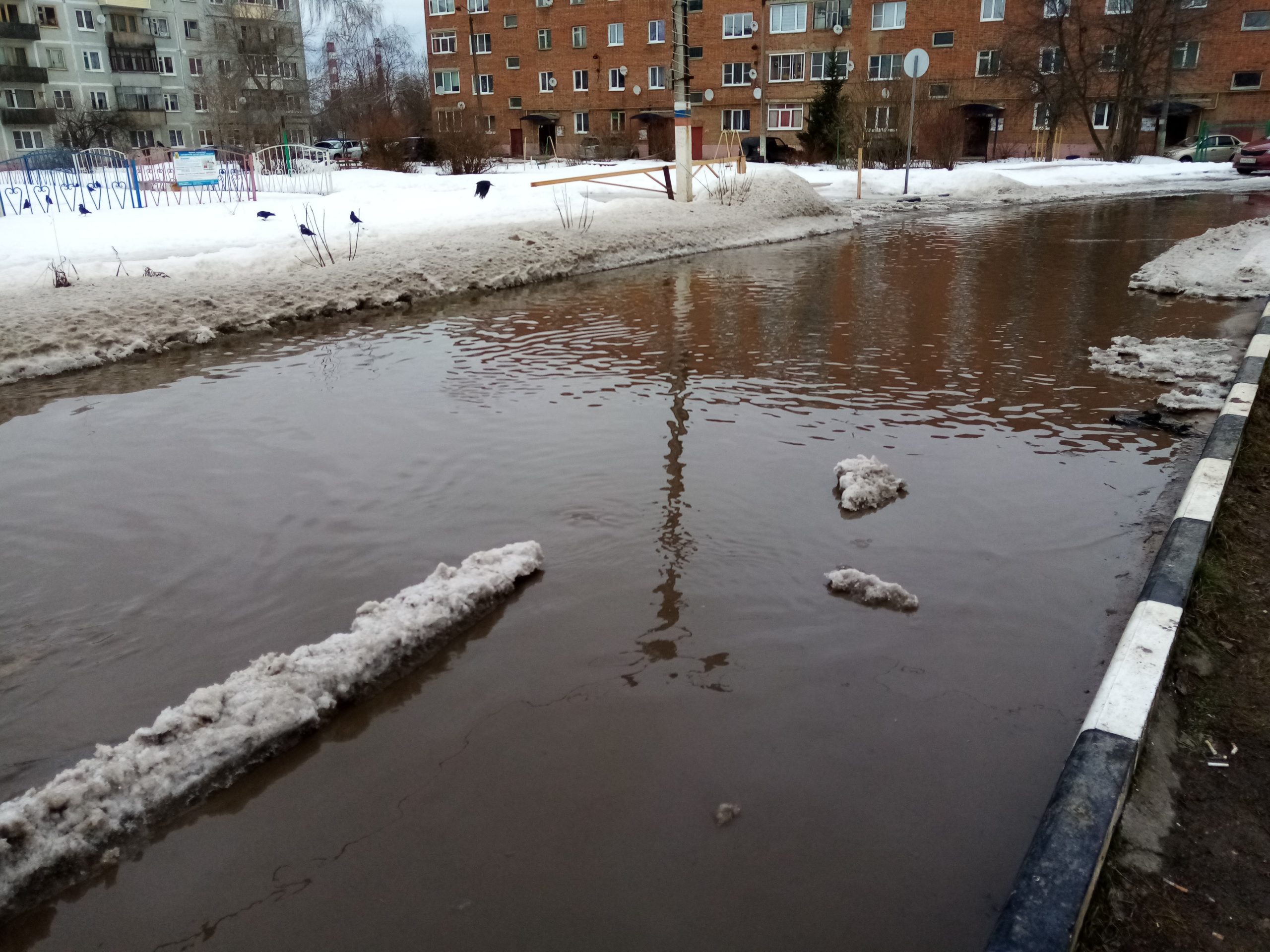 Жители Воротынска недовольны качеством уборки дворовых территорий