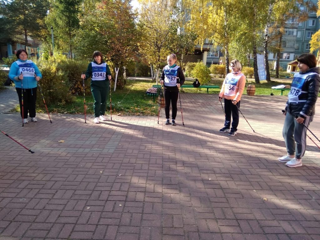 В Воротынске стартовали уроки по скандинавской ходьбе