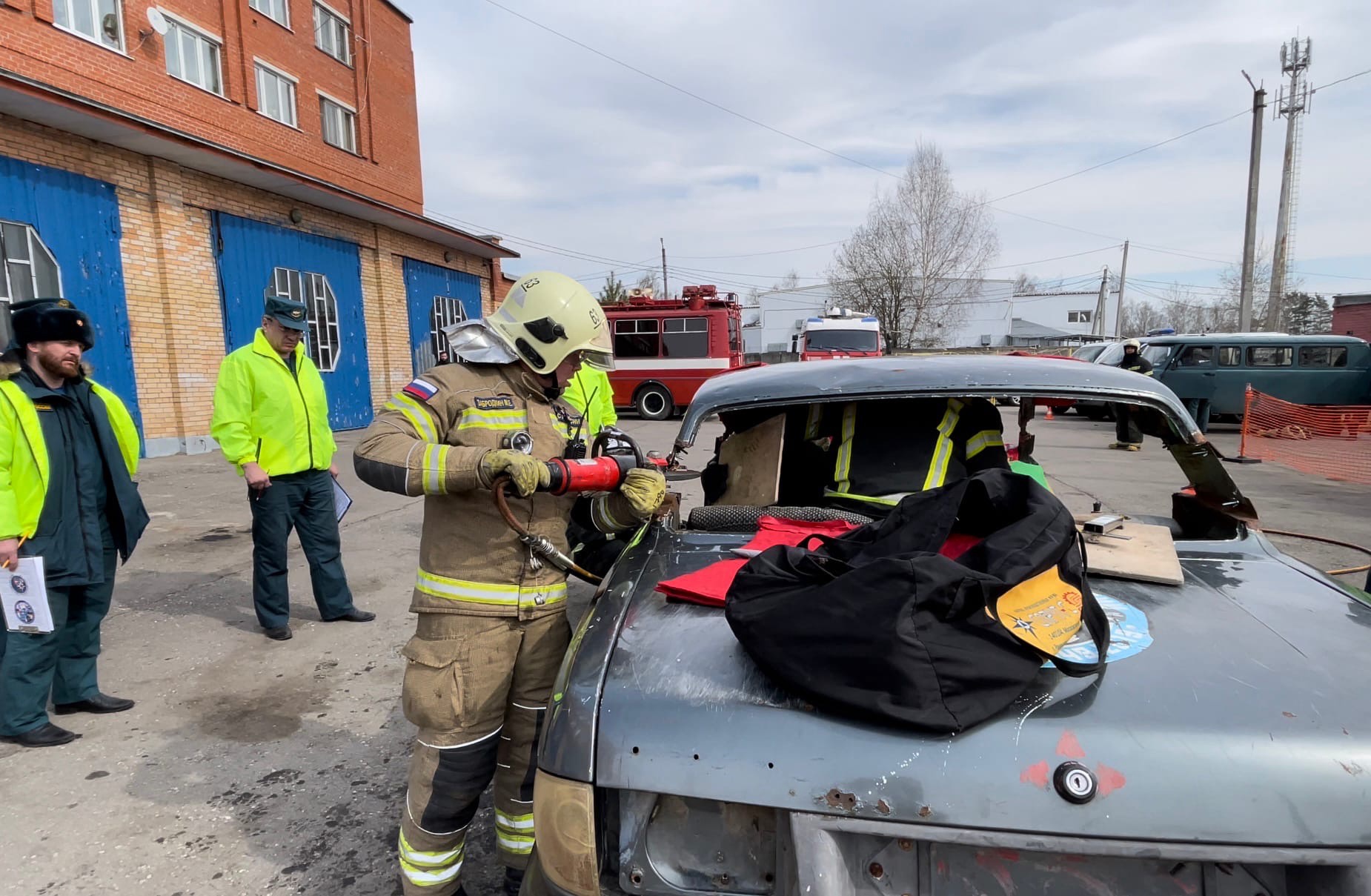 Команда ПСЧ 63 п.Воротынск  приняла участие в областных соревнованиях по аварийно-спасательным работам при ликвидации ЧС на автомобильном транспорте