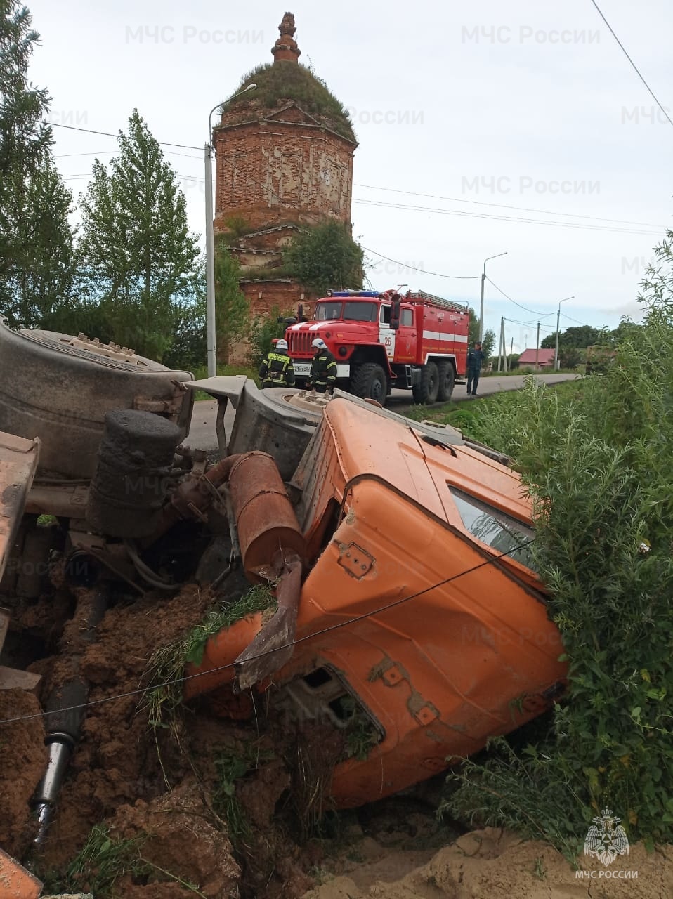 В Бабынинском районе груженый «МАЗ» вылетел в кювет