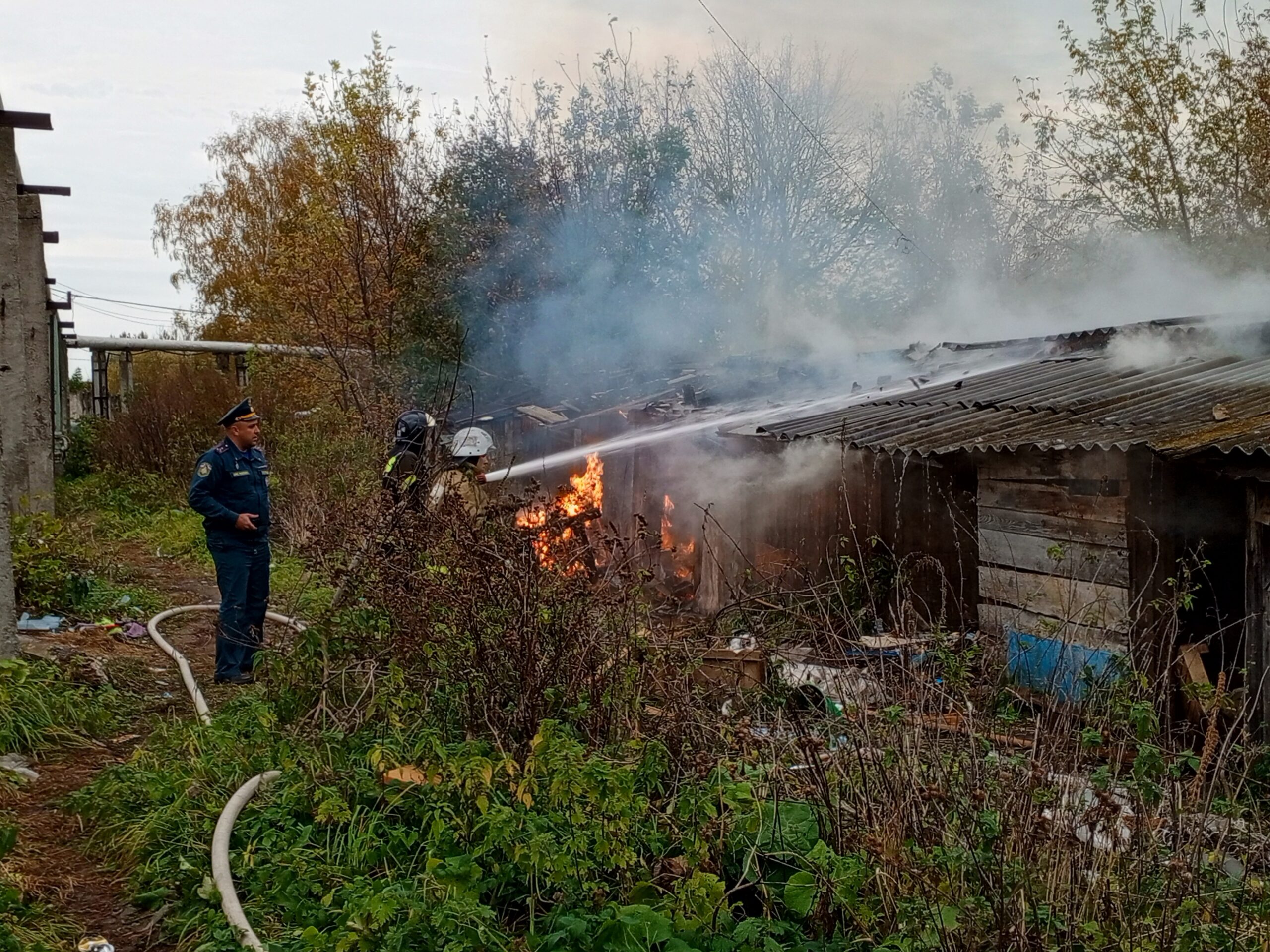 В Воротынске сгорели сараи