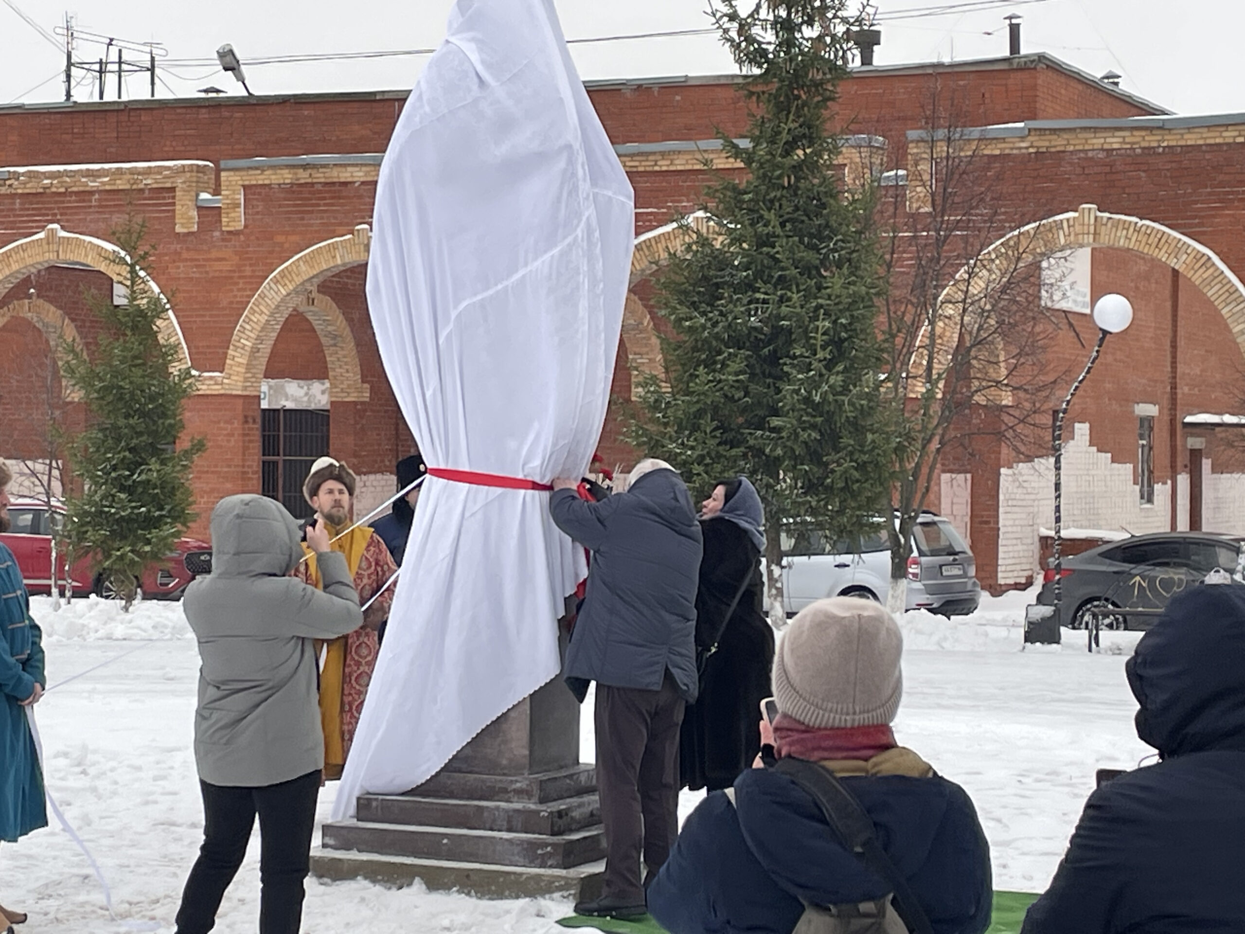 В Воротынске открыли памятник князю Михаилу Воротынскому