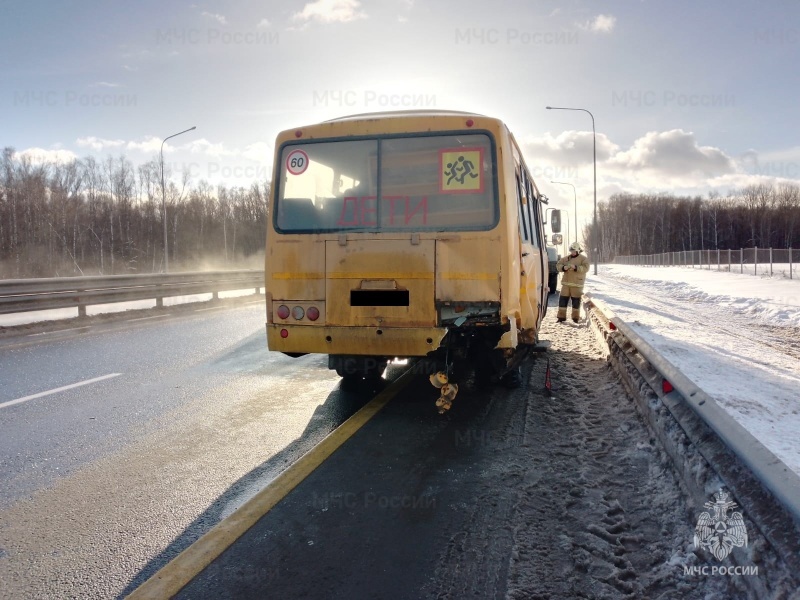 В Бабынинском районе произошло столкновение автомобиля Киа со школьным автобусом ПАЗ