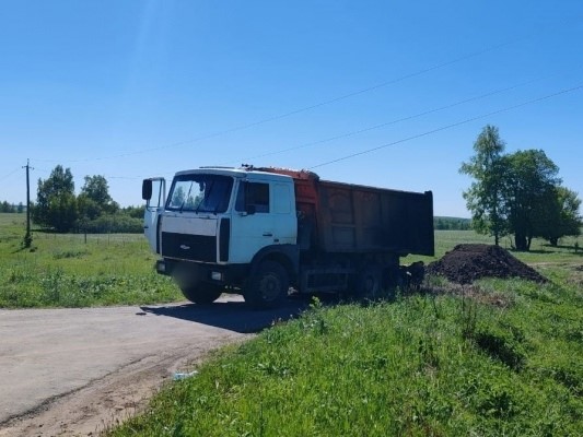 В Бабынинском районе водителя самосвала убило током