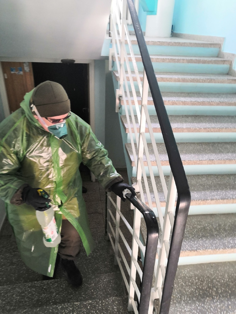 Санитарная обработка входных групп подъездов в Воротынске